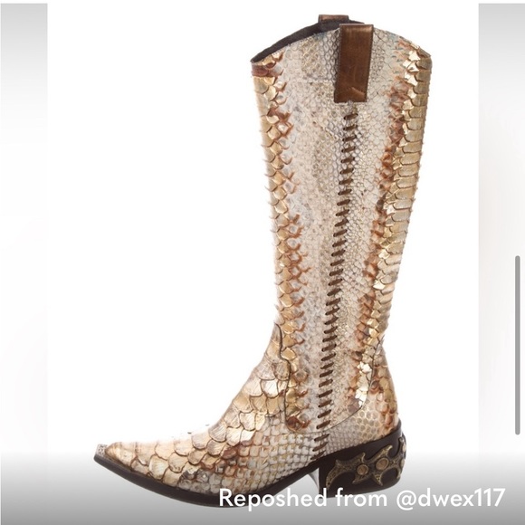 My husband got these off Poshmark for me but to small so I’m reposhing - Picture 4 of 7